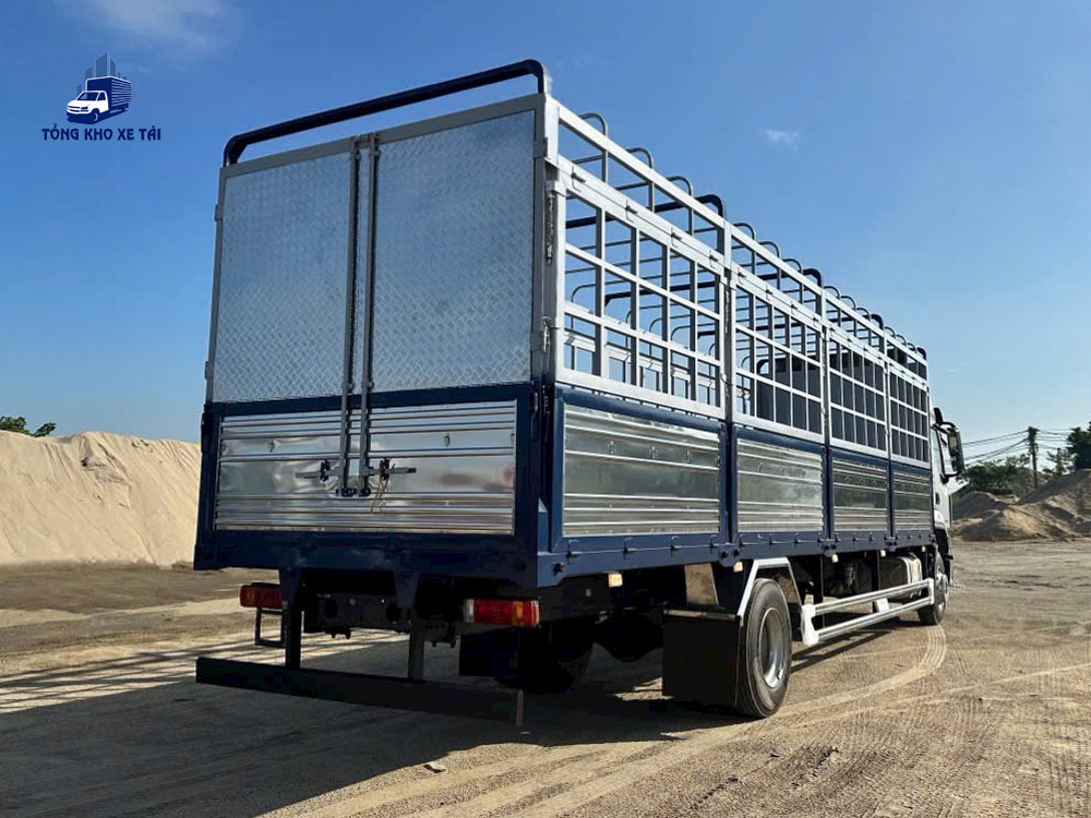 XE TẢI CHENGLONG 8 TẤN H5 240HP THÙNG 9M9